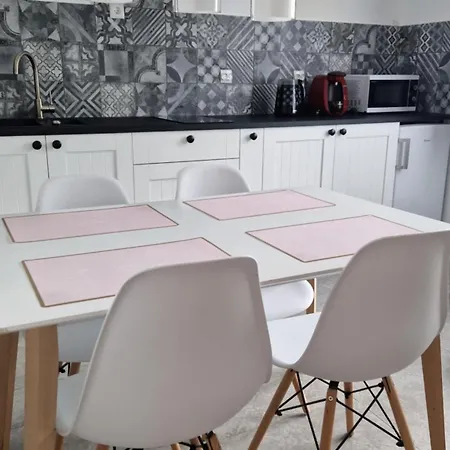 Emilia Oda ve Kahvaltı