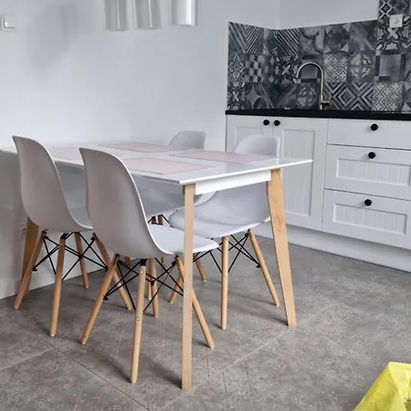 Oda ve Kahvaltı Emilia 3*