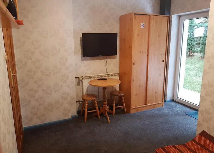 Emilia Oda ve Kahvaltı 3*