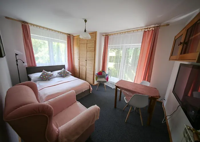 Emilia Oda ve Kahvaltı 3*