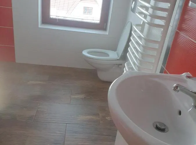 Emilia Nocleg ze śniadaniem 3*